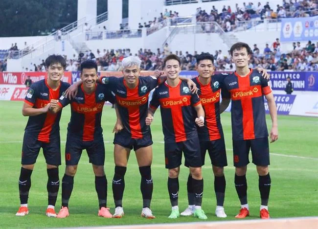 Tuyển thủ esports đang thi đấu trong giải đấu lớn, minh họa cá cược thể thao điện tử tại f1686 link vào